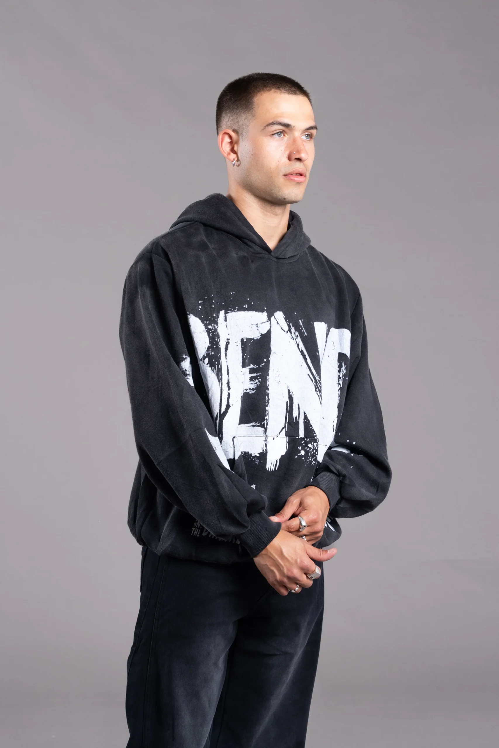 08N Hoodie Black - Revston (foto 2)