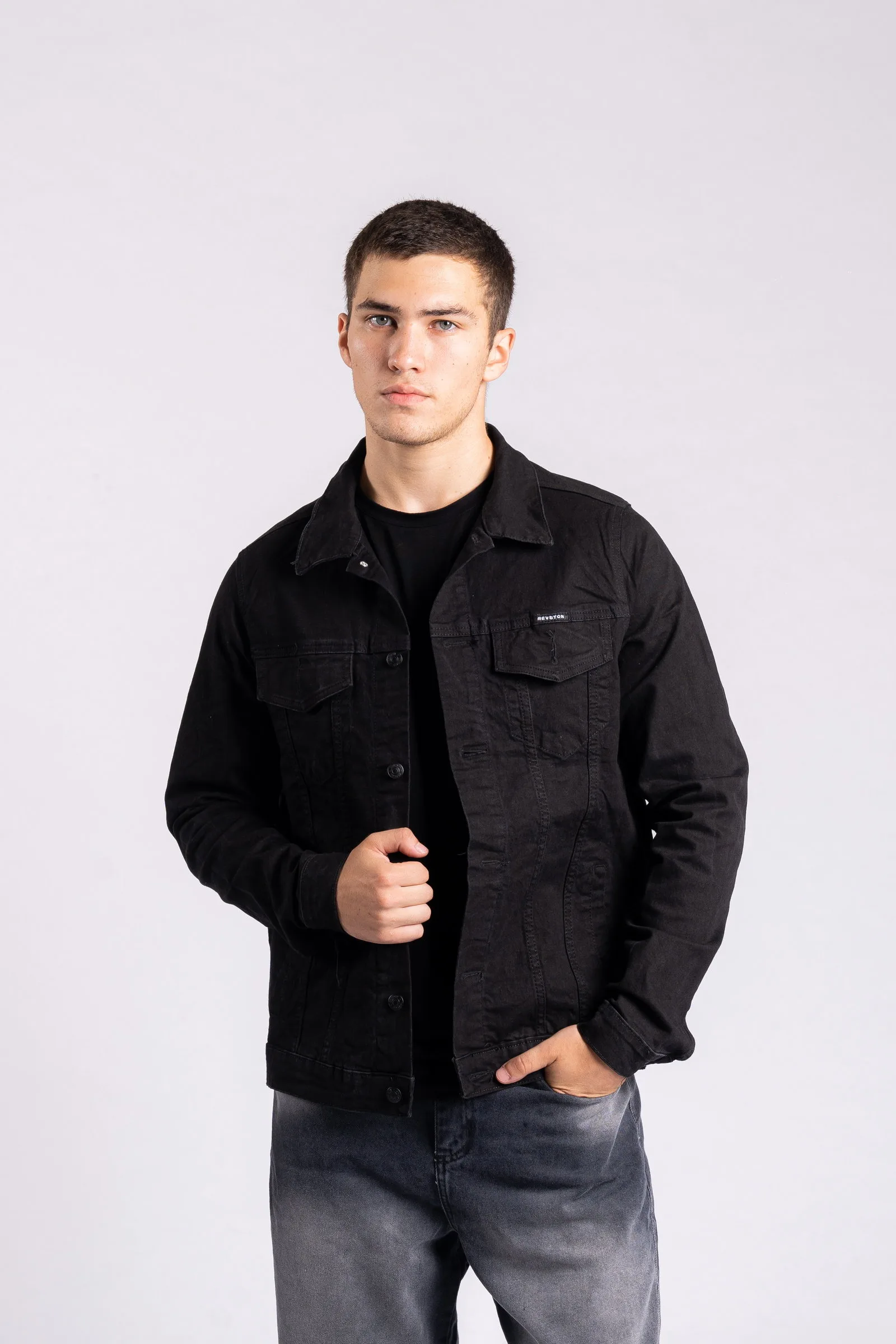 111 - CAMPERA NEGRA ELASTIZADA