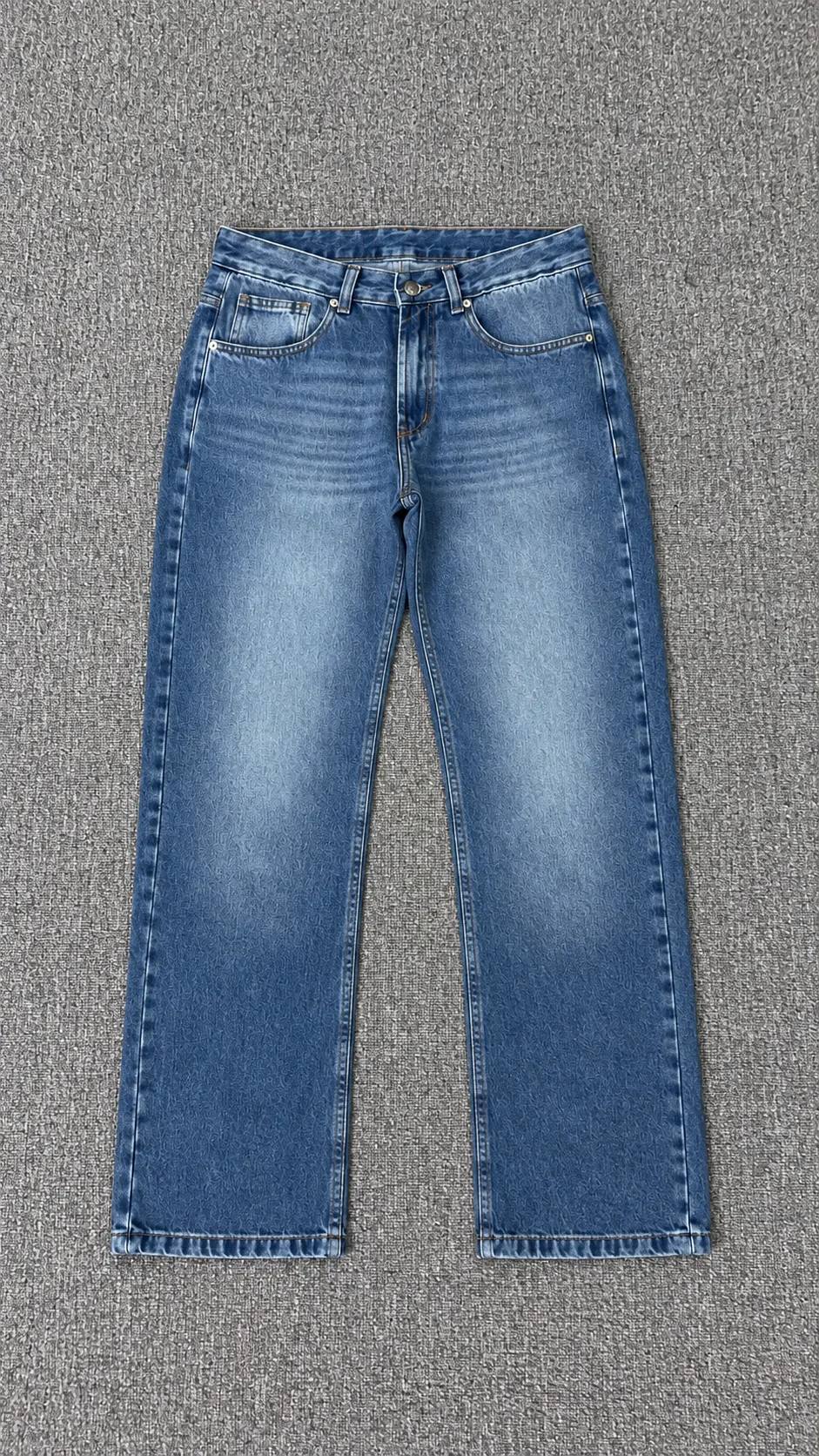 Relaxed blue Baltier