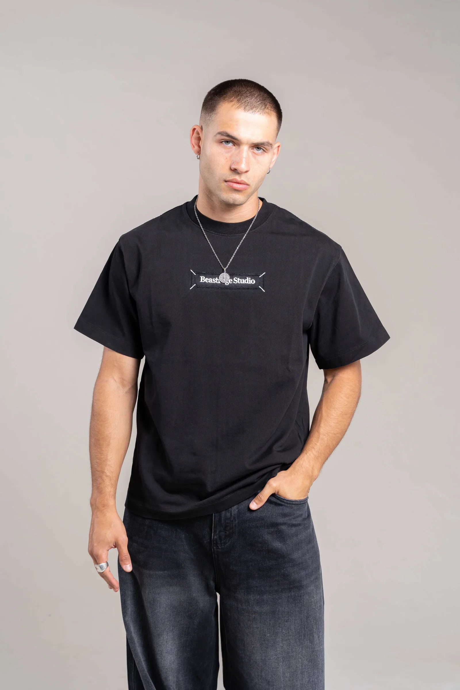 200R Remera con apliques Bordado