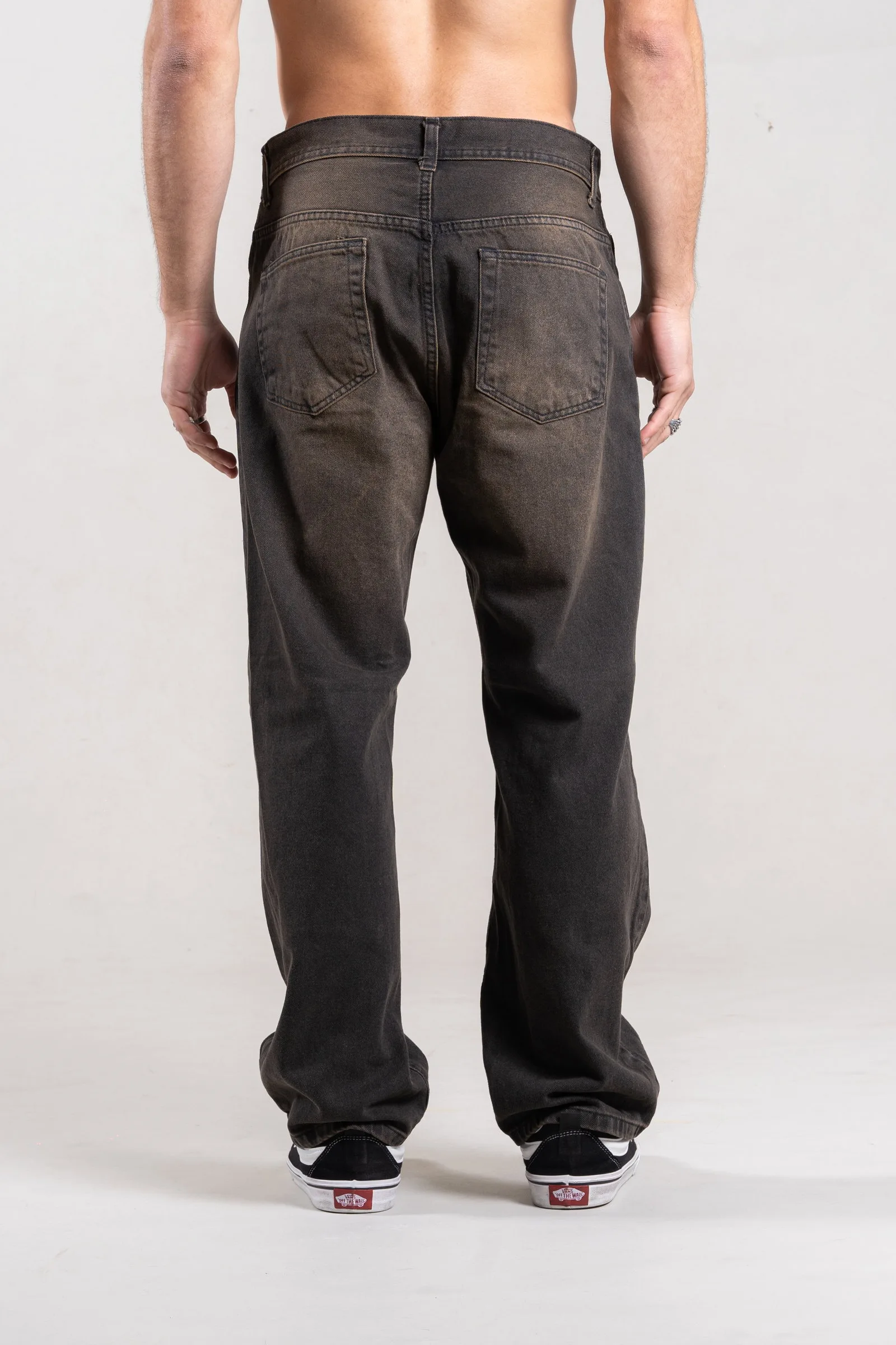 Alternative view of 335 - RELAXED BROWN