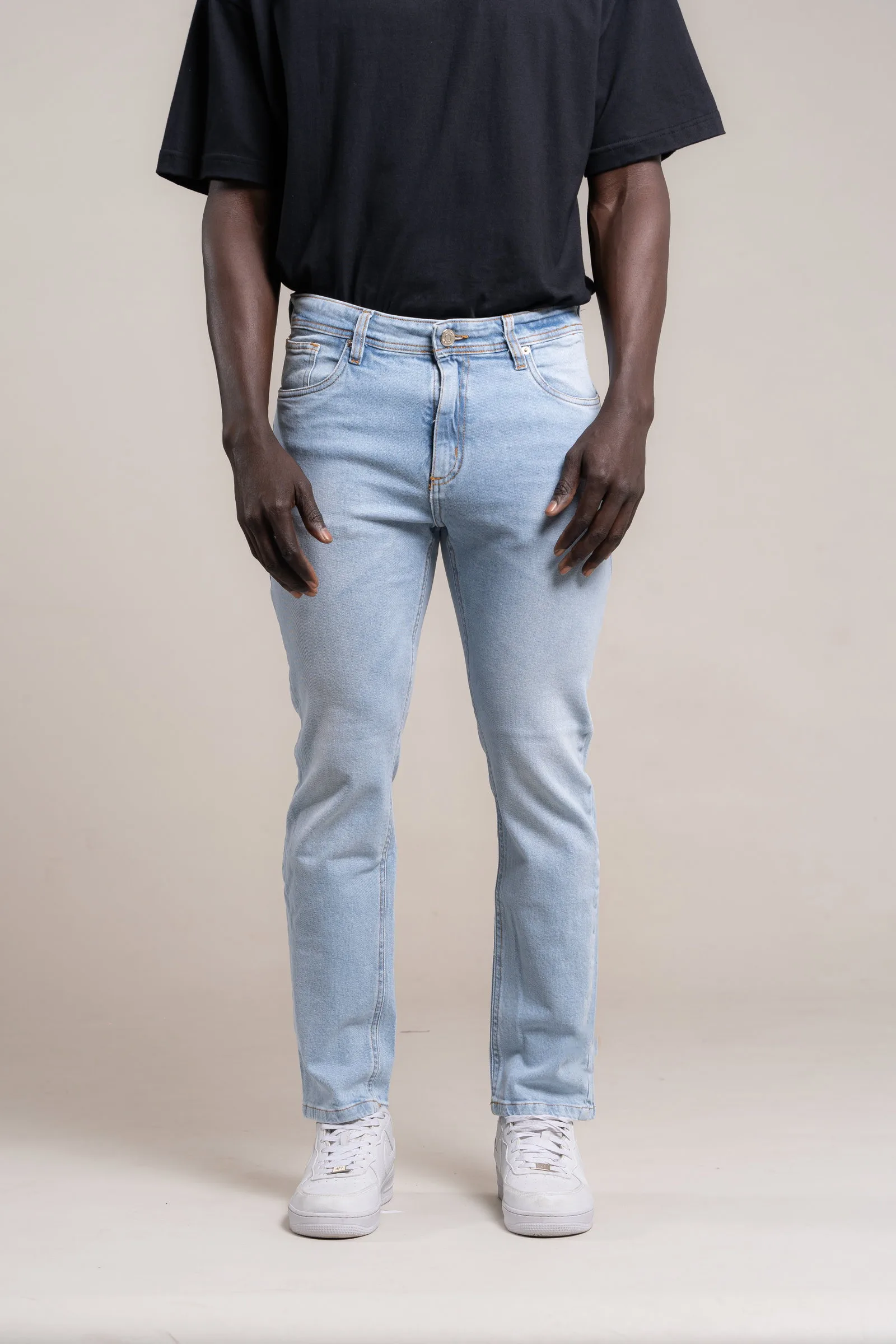 357 - SLIM FIT CELESTE LISO