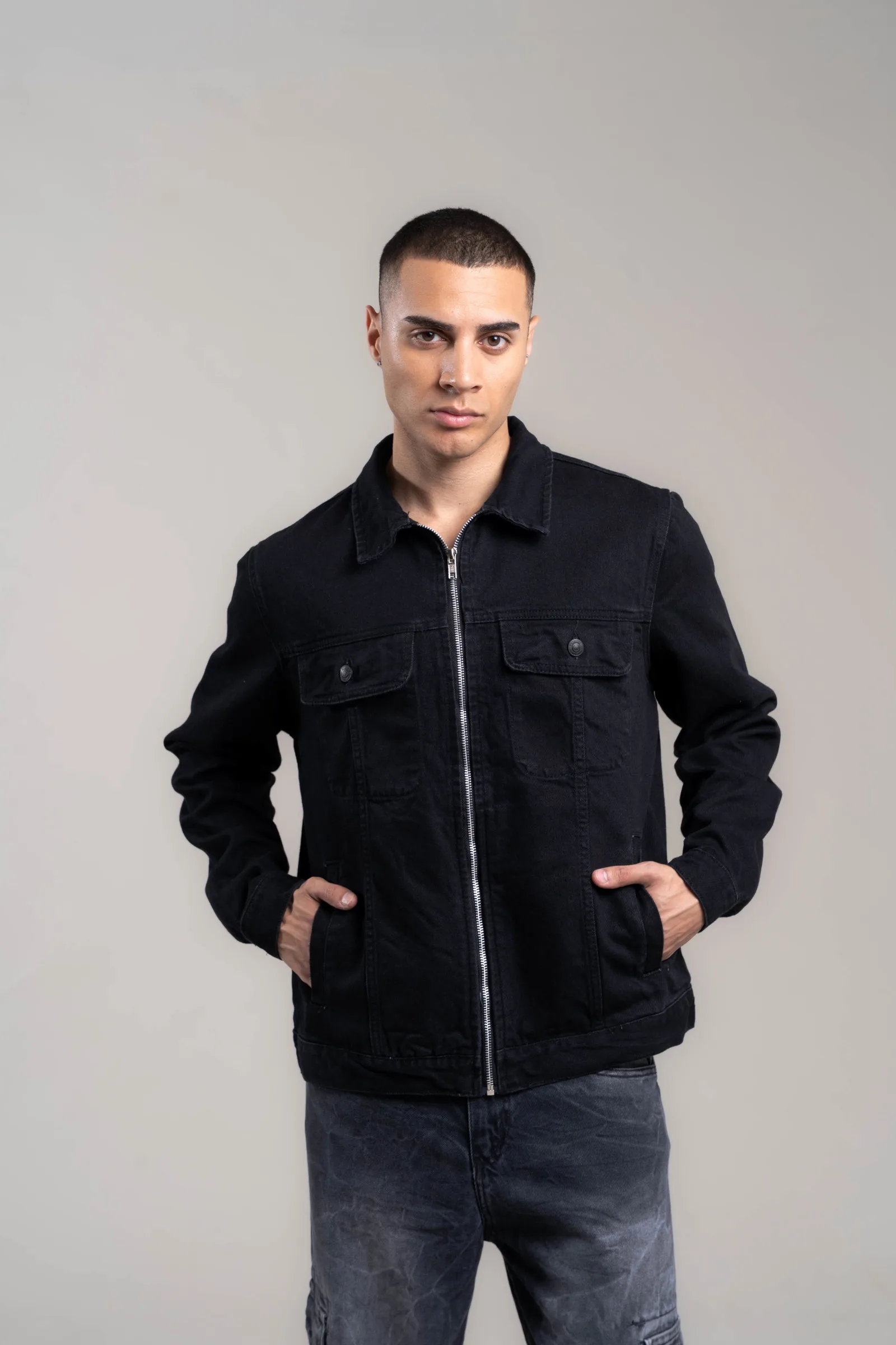 367B - CAMPERA NEGRA C/ZIPPER
