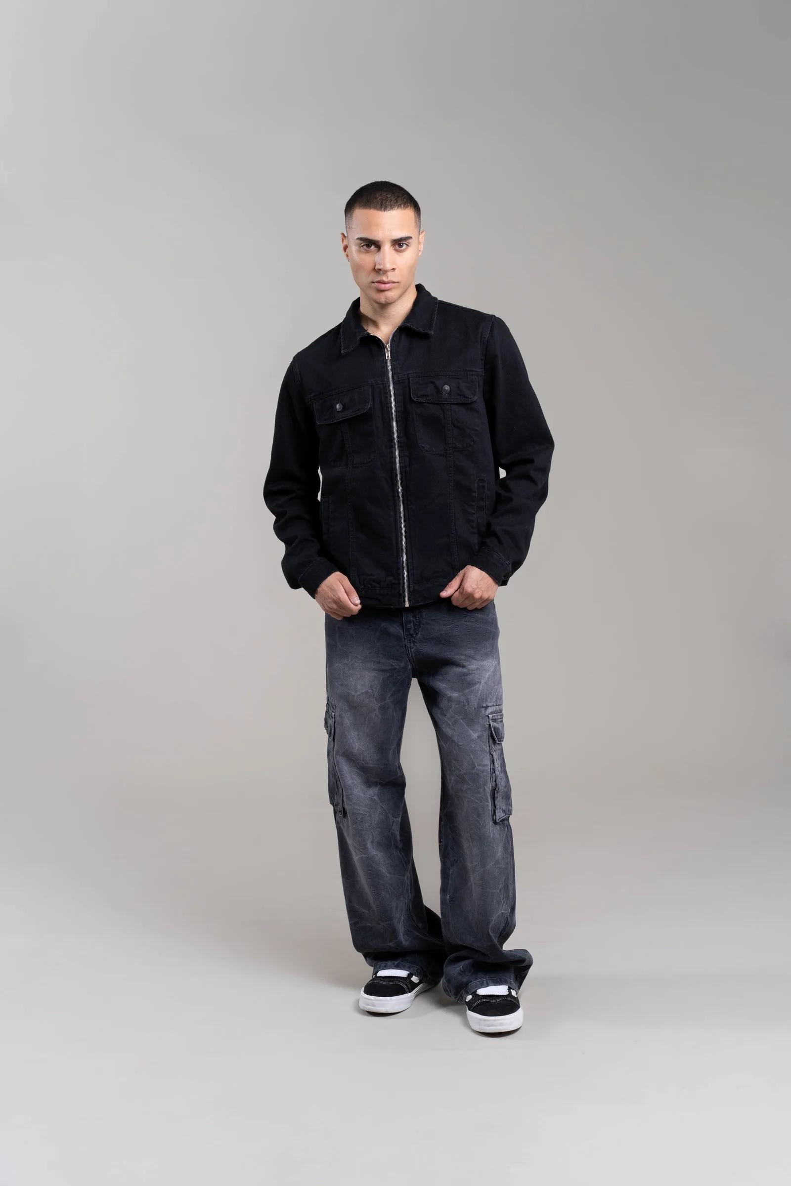 367B - CAMPERA NEGRA C/ZIPPER - Imagen 4