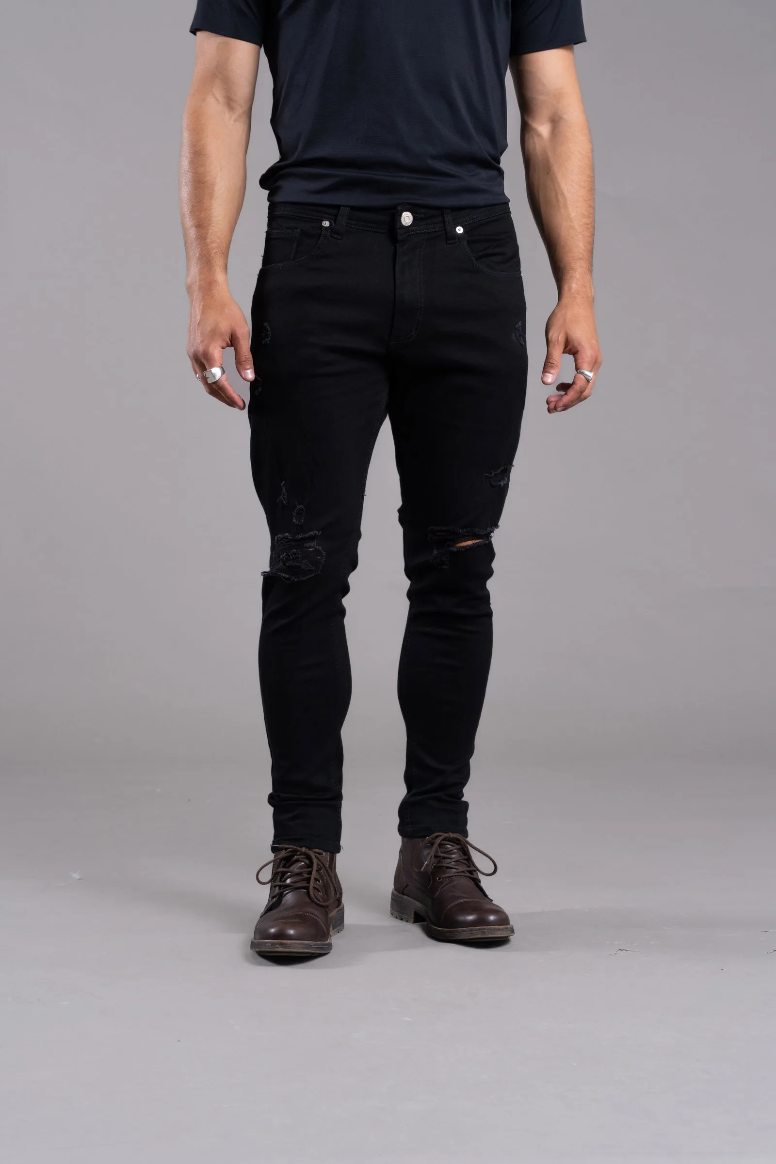 836 SLIM FIT NEGRO ULTIMOS TALLES