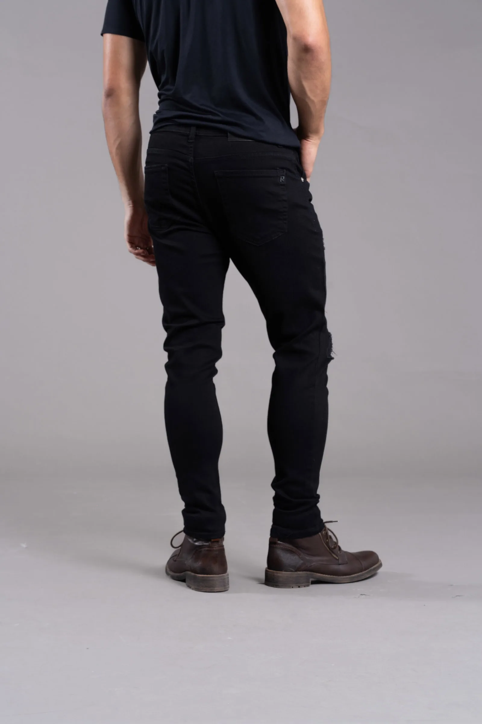 836 SLIM FIT NEGRO ULTIMOS TALLES - Imagen 4