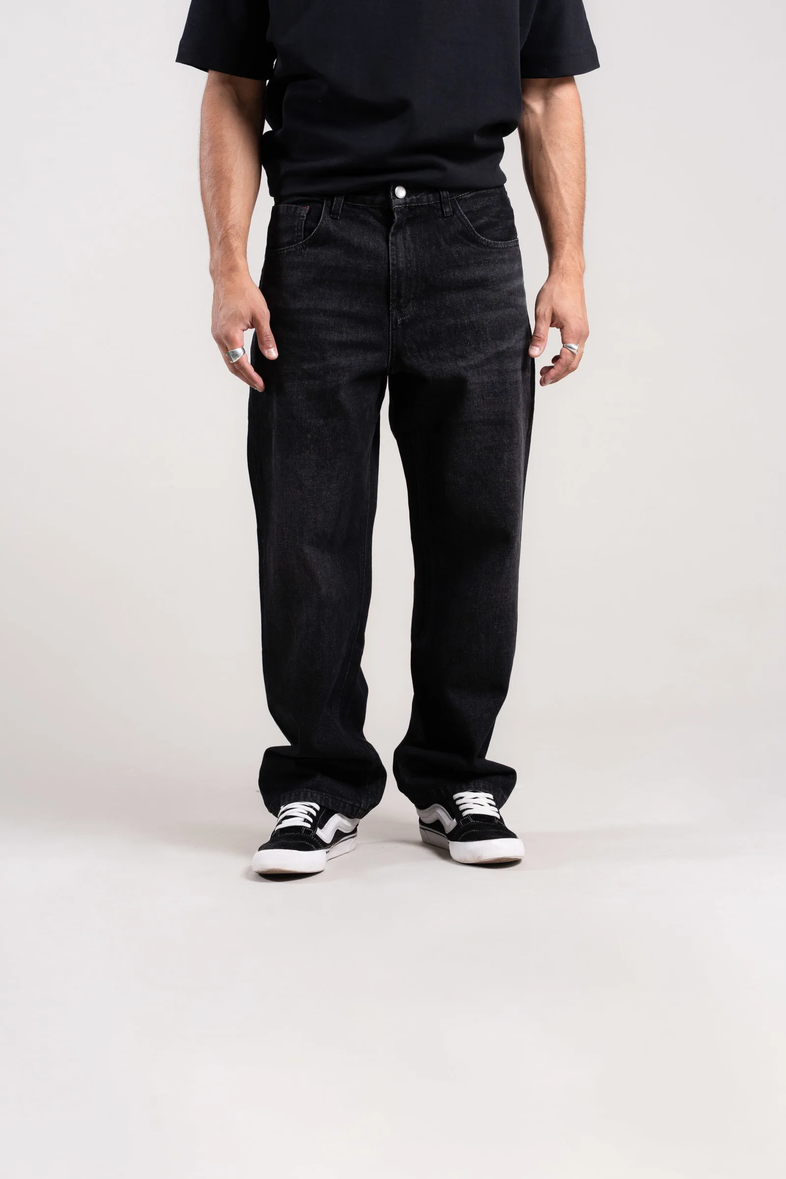 D302 - RELAXED BLACK