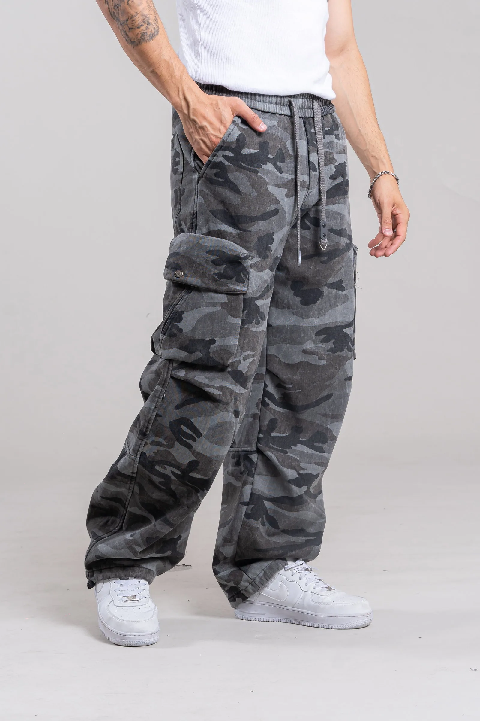 Alternative view of Y1106G CAMUFLADO GRIS